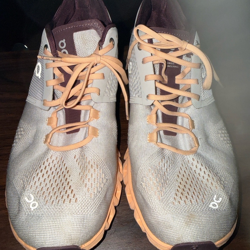 On Cloud Women's Gray Size 10 Athletic Shoes with fun accent colors